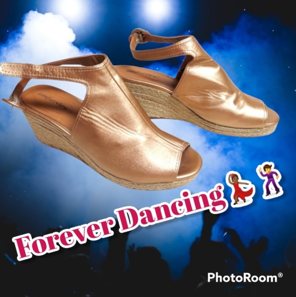 Comfortveiw Gold Sandals Shoes.     👡👡